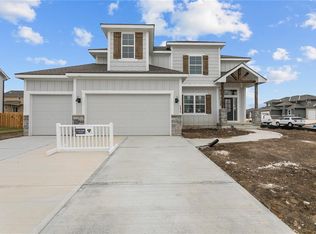 2022 SW Hook Farm Dr, Lees Summit, MO 64082