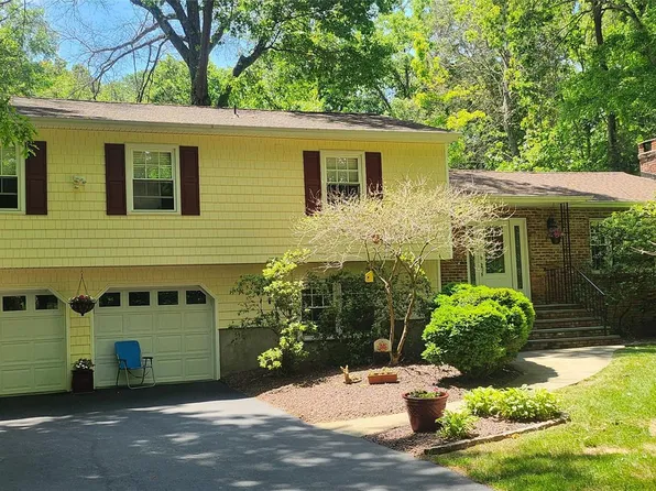 32 Queen Anne Lane, Wappingers Falls, NY 12590
