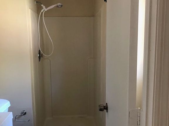 3rd image of 252 Stonebridge Dr