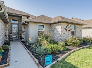 412 Brinkley Dr, Saginaw, TX 76179