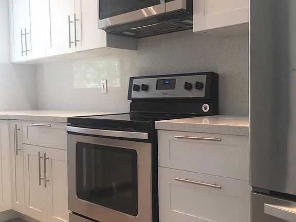 2nd image of 516 SW 18th St #1