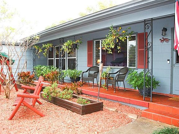 2nd image of 815 Woodside Ave