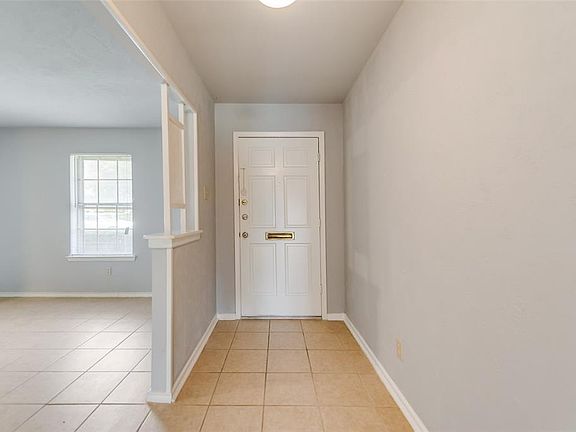 3rd image of 2400 Pinehurst Ln