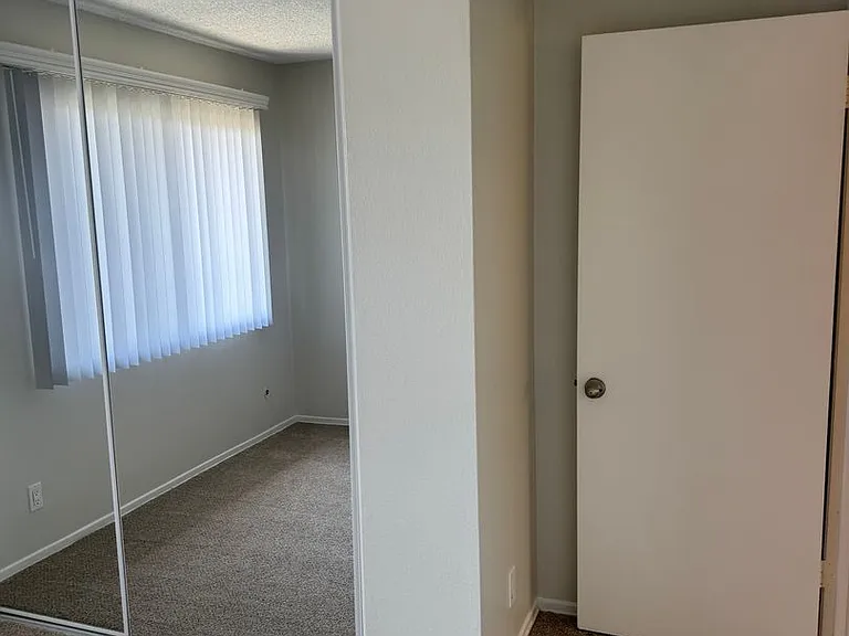 1236 Devonshire Ln — Photo 25