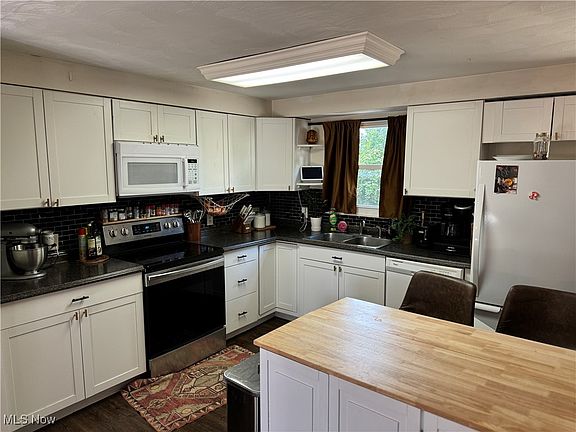4th image of 441 Sherman Ave