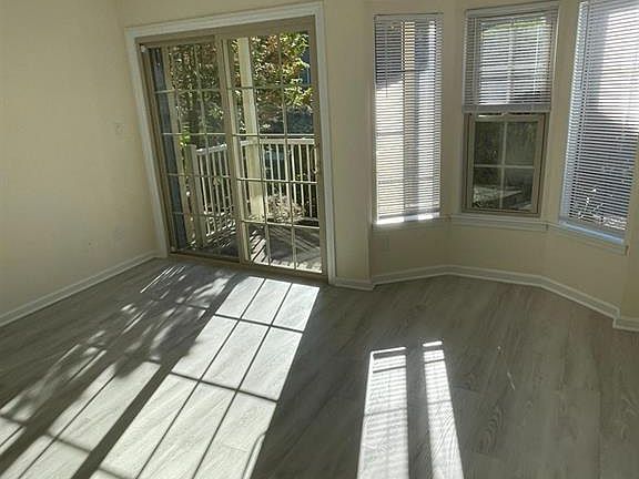 3rd image of 299 Cozzens Ct