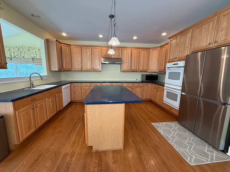 606 Winston Ln — Photo 17