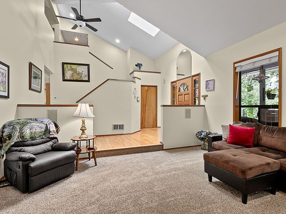4th image of 31625 NE 106th St