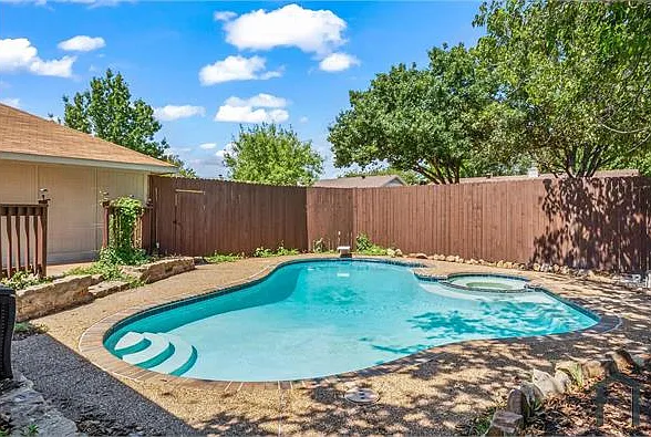 4 bed, 1850 sqft, $3,200 — Photo 3