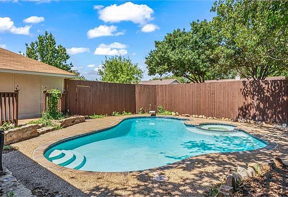 3rd image of 1629 Glencairn Ln