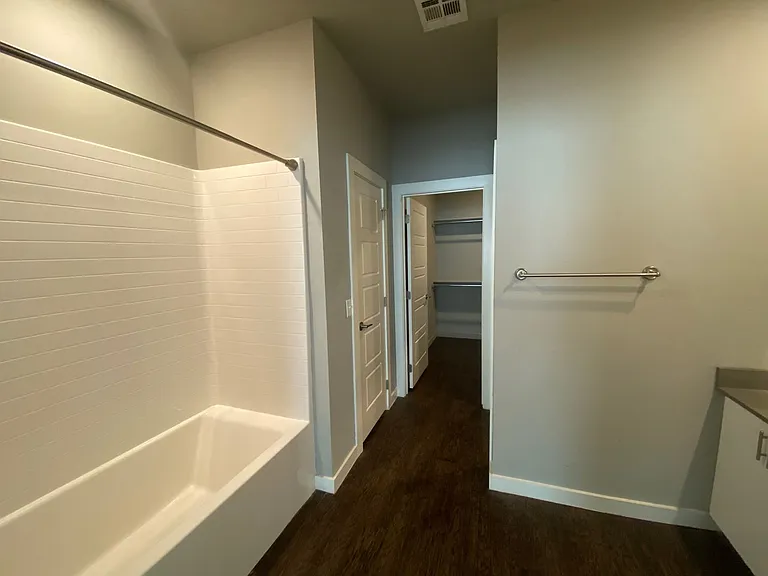 17612 Hampton Park Dr #B — Photo 20