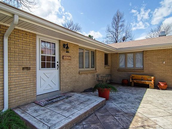 4th image of 3402 E Davies Pl