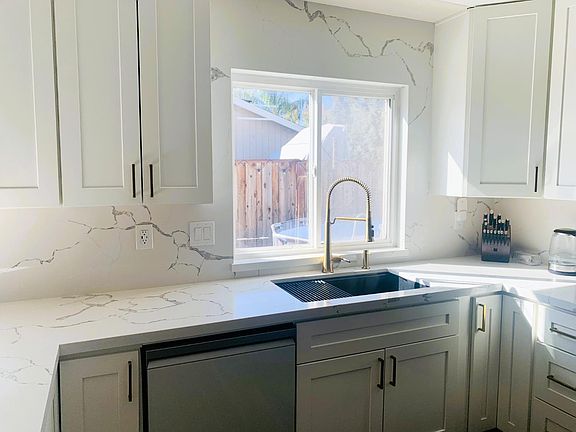 4th image of 1049 Compass Ln