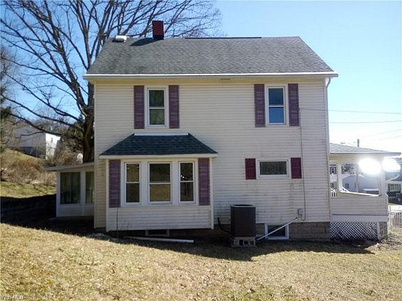 3rd image of 240 W Walnut St