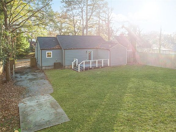 4th image of 1901 Maywood Pl NW