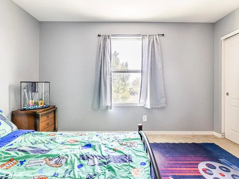 5727 S 35th Pl — Photo 12