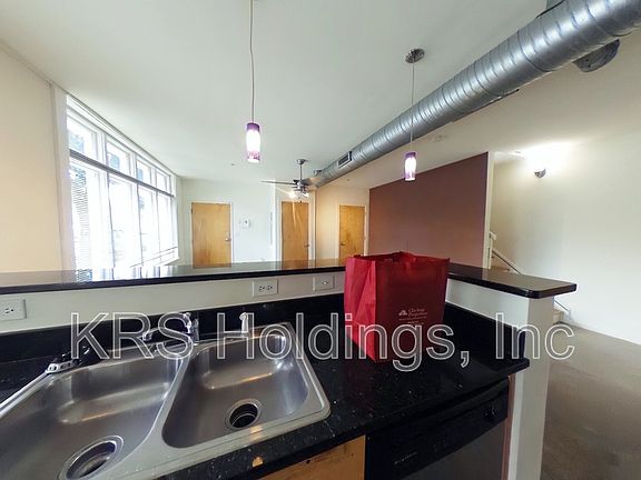 2nd image of 1011 W Marshall St #140