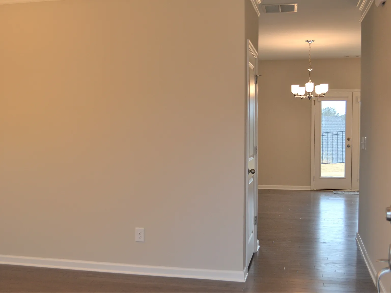 Beautiful 4/2.5 Woodstock Home! — Photo 3