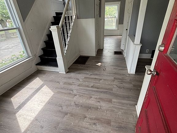 2nd image of 136 E Bowman St