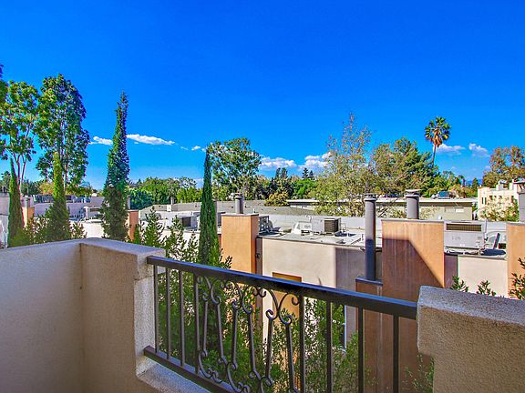 3rd image of 11163 Aqua Vista St APT 203