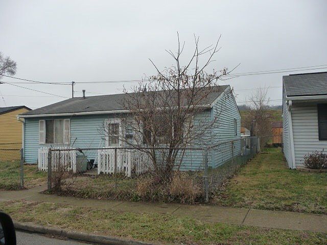 2nd image of 305 3rd Ave