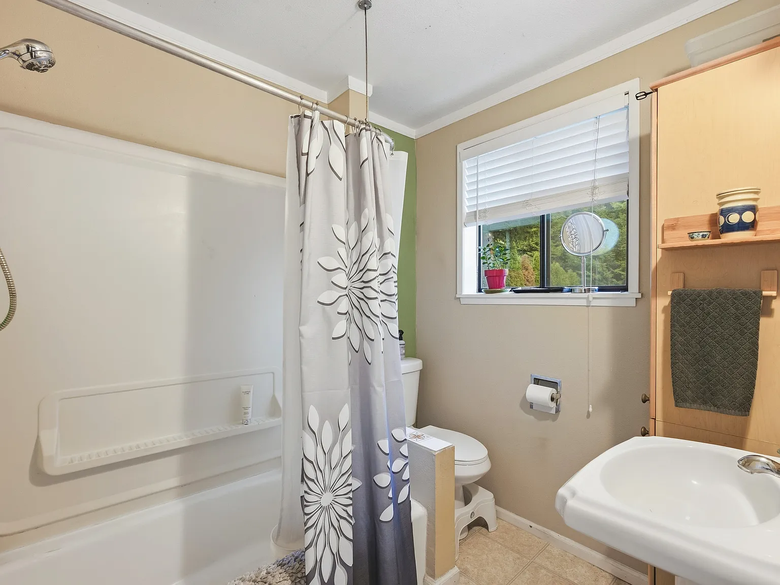 3 bed, 1190 sqft, $3,500 — Photo 4