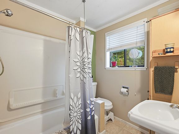 4th image of 908 NW 90th St