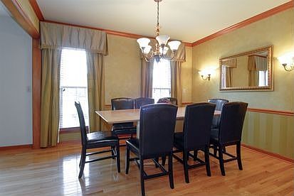 4th image of 2590 Doncaster Dr