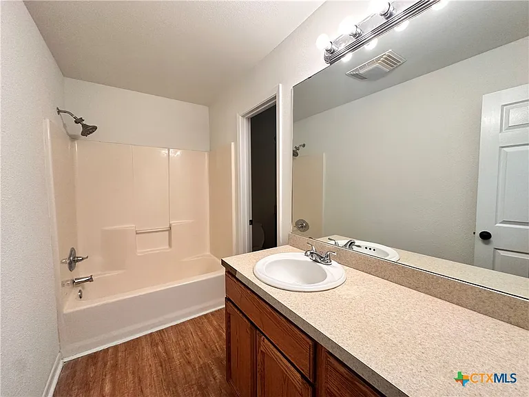 1501 Earle St — Photo 7