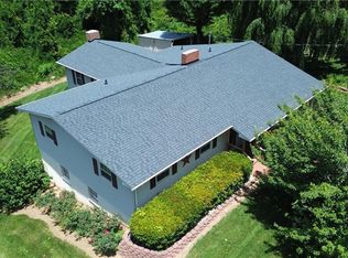 176 W Robin St, Elkin, NC 28621