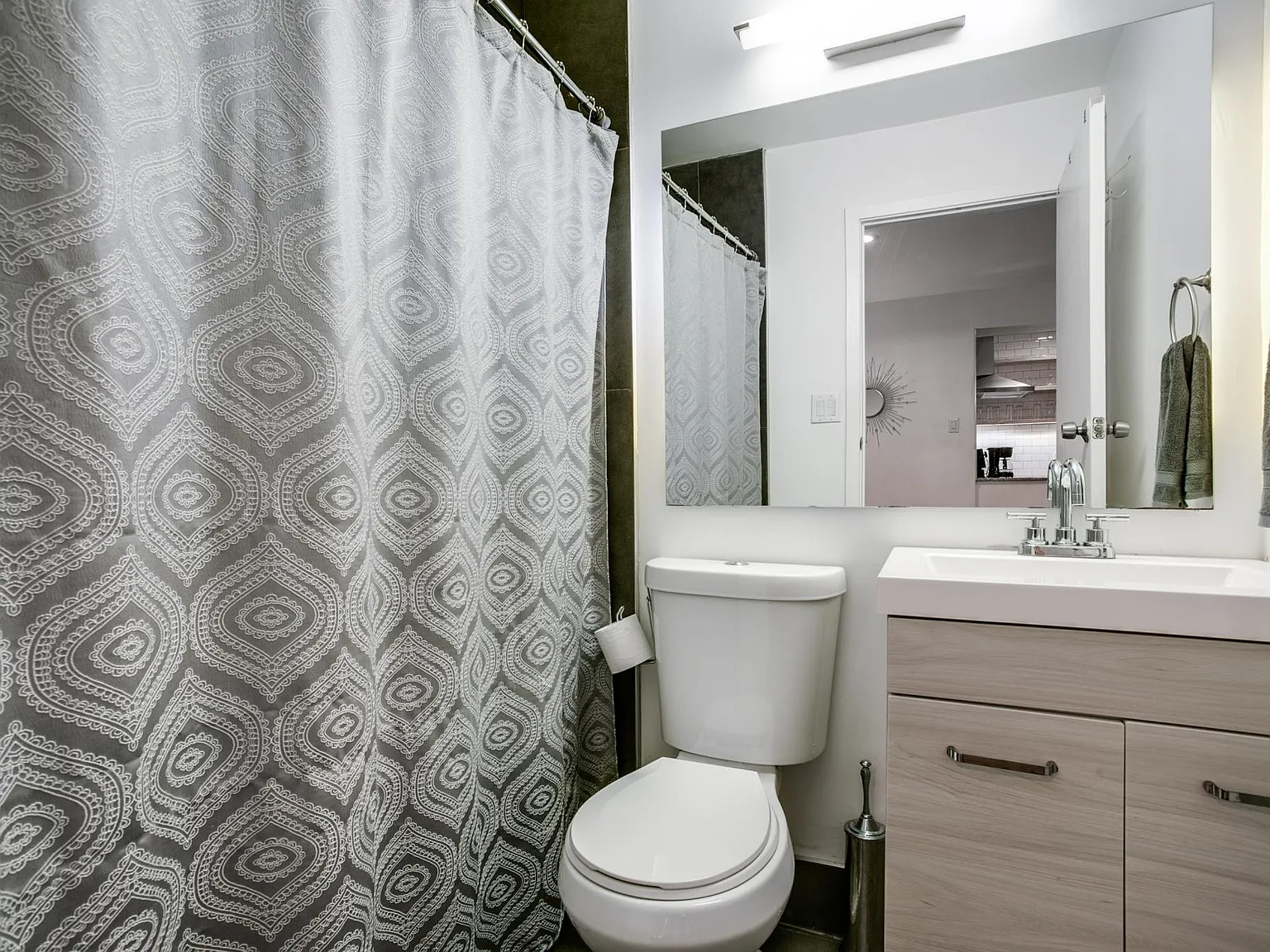 222 Dresden Dr — Photo 4
