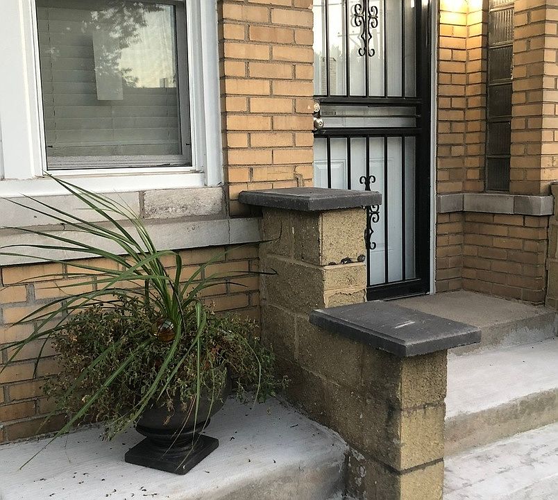 1st image of 1513 E 93rd St