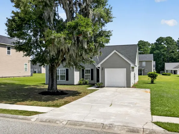 425 Watershed Dr, Goose Creek, SC 29445