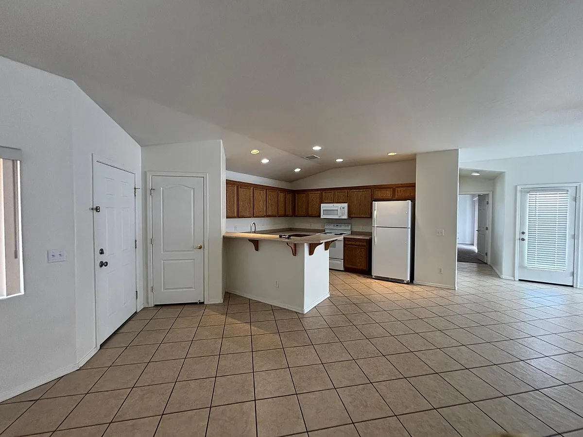 Building Photo - 5036 E Catalina Ct