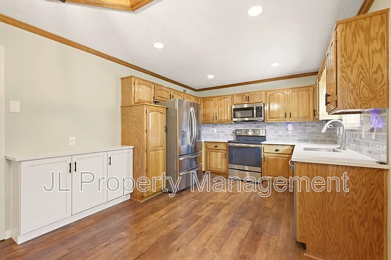 125 SE Topaz Dr