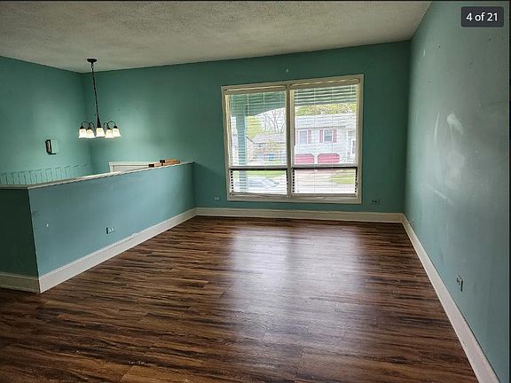 3rd image of 736 Dickens Ave