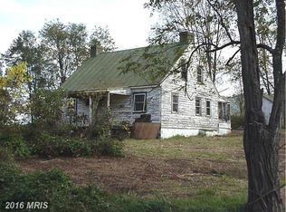 858 Fodderstack Rd, Flint Hill, VA 22627