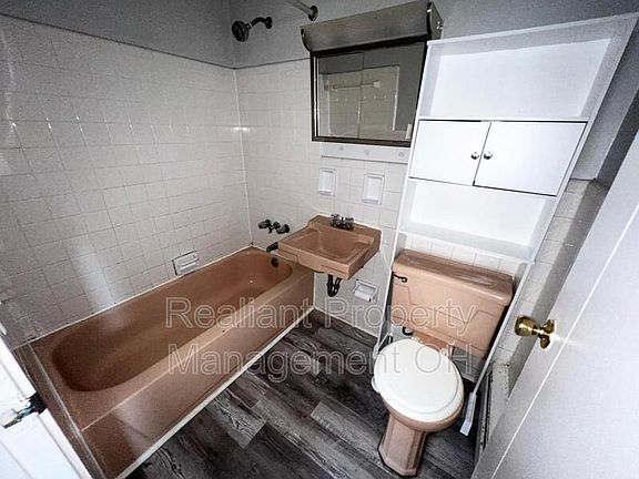 5th image of 3822 Washington Ave #3