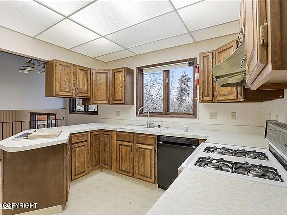 3rd image of 6770 Round Tree Dr