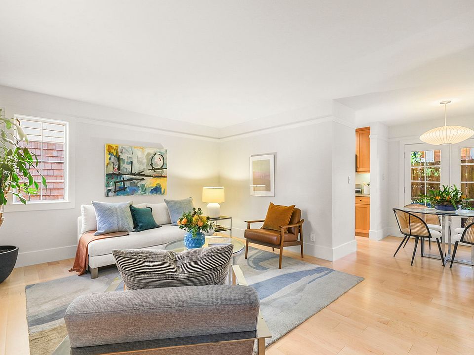 Entrance to living room.