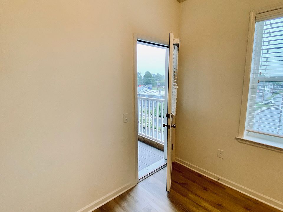Entry to private balcony from living area