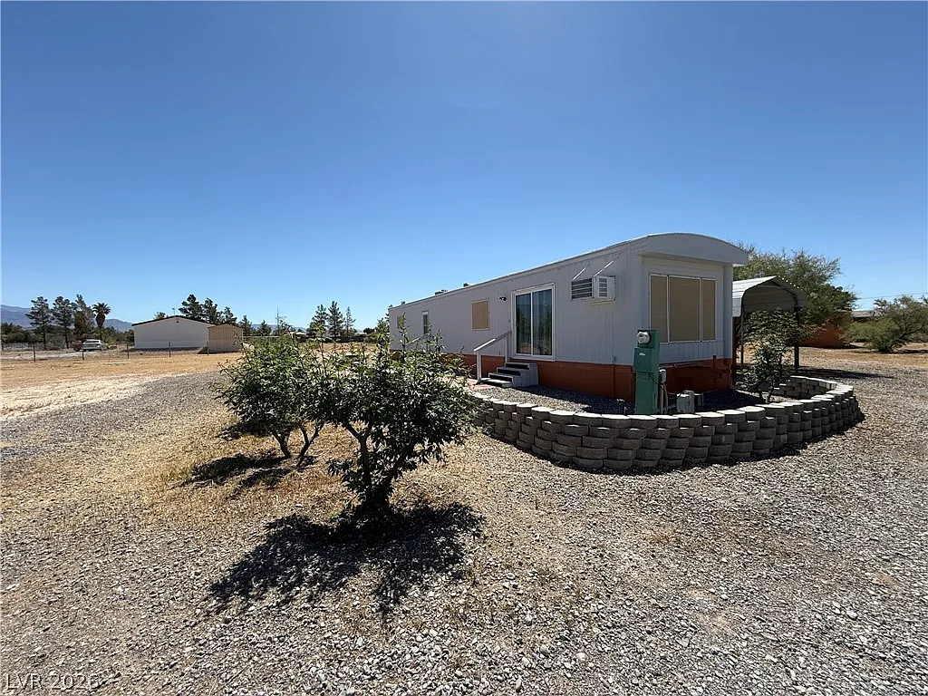 Photo 1 of 9 - 3731 E McGraw Rd - Pahrump, NV Primary Photo - 3731 E McGraw Rd