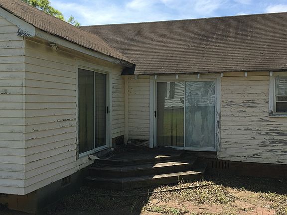 4th image of 902 Oakwood Ave