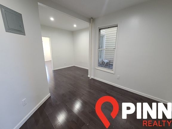 3rd image of 1833 Westchester Ave #52