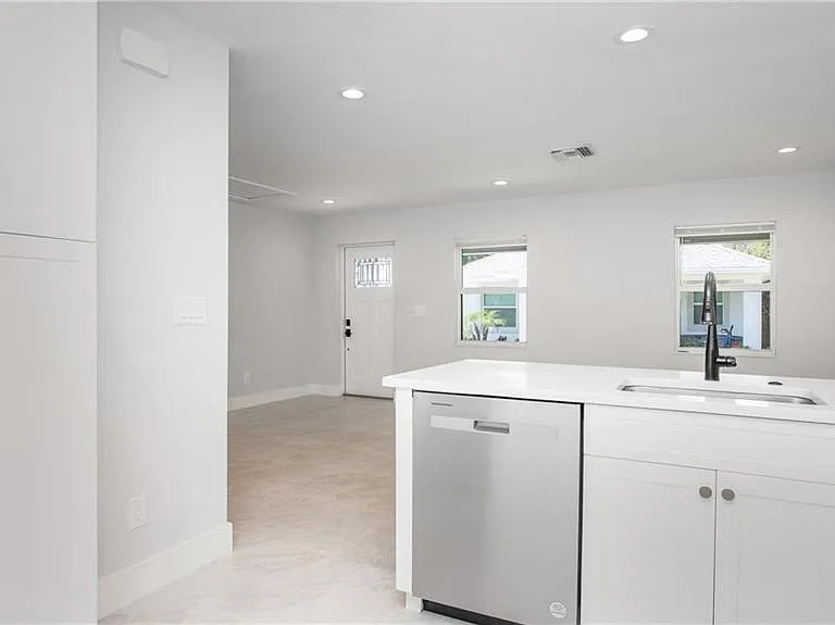 27302 Dortch Ave #304 — Photo 9
