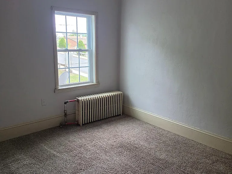 102 E Oak St — Photo 6