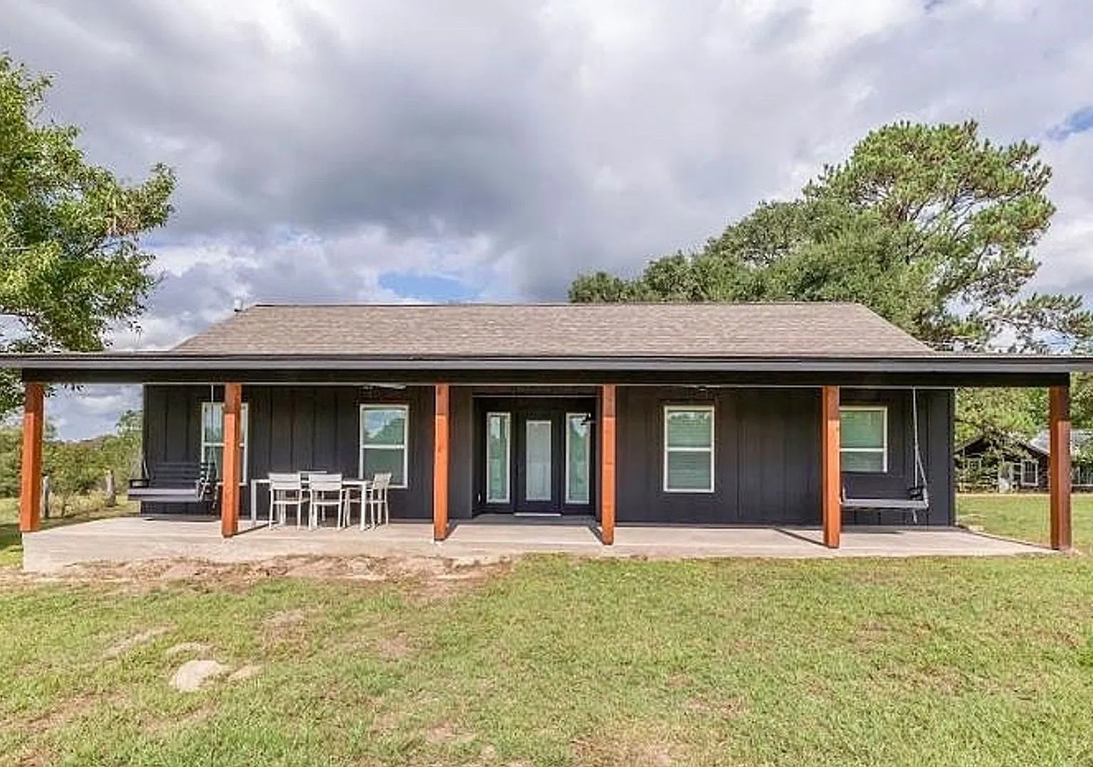 Countryside Home — Photo 1