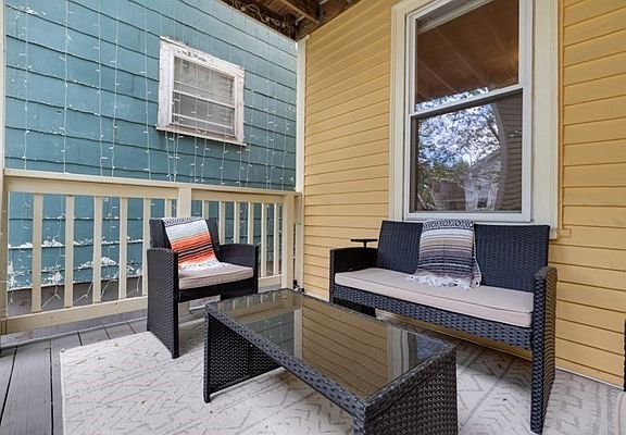 3rd image of 80 Kinnaird St #1