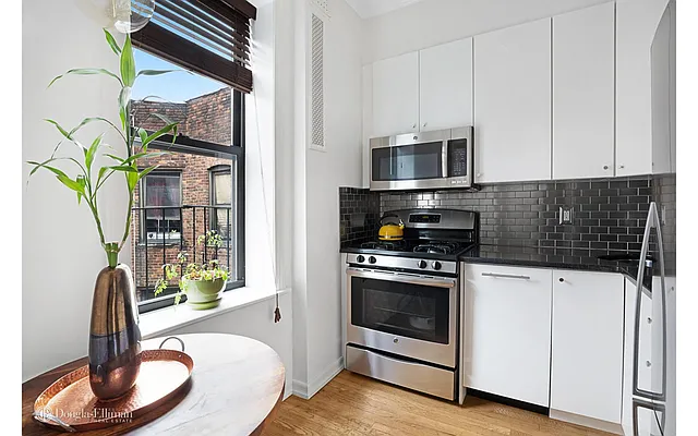 Sold by Douglas Elliman | media 15