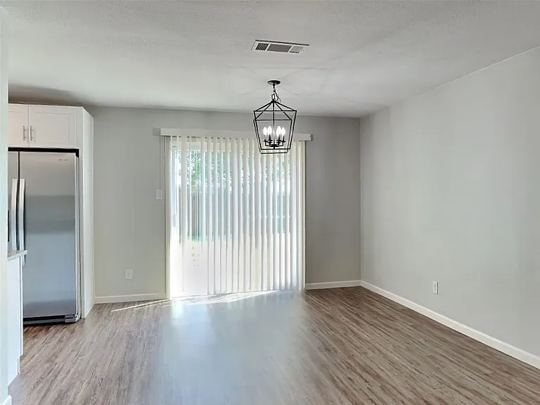 549 Park Center Blvd — Photo 7